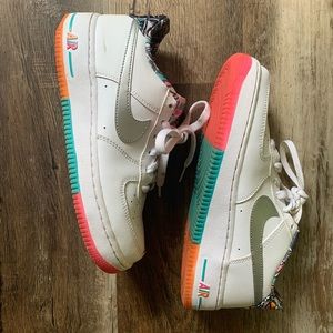 Nike air shoes Kids size 6 but 8 in adult